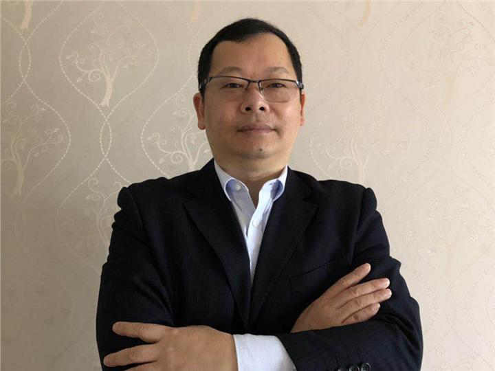 郭联峰，高级会计师、并购顾问师